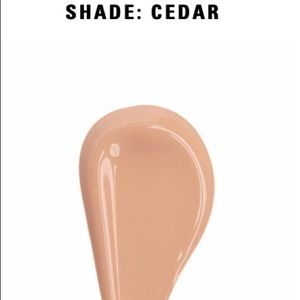 Kylie concealer Cedar is a pinky yellow